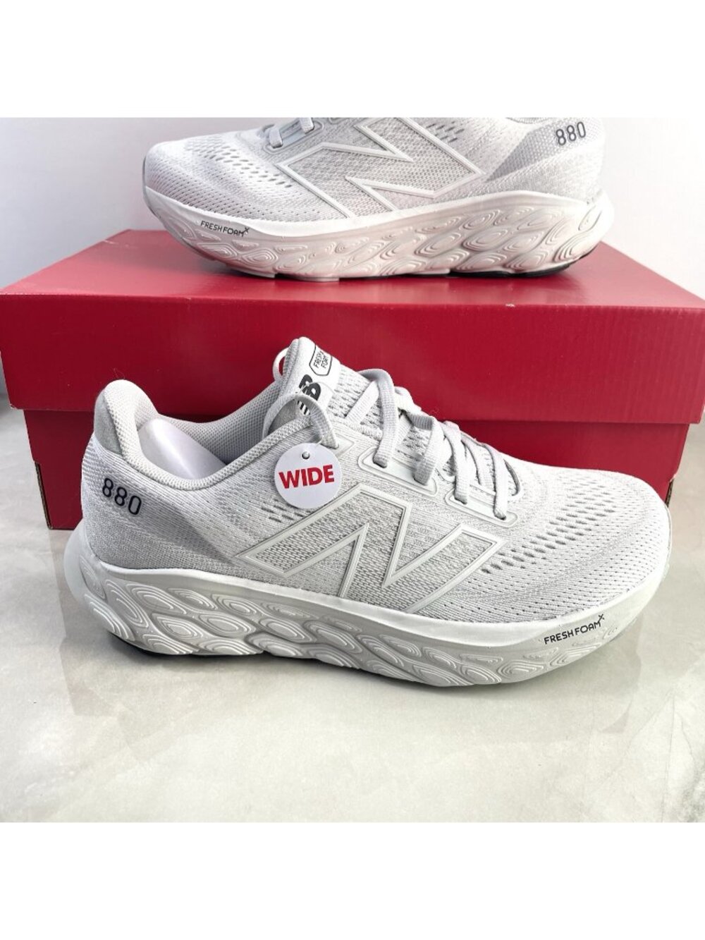 Size 7 XWIDE 2E Women’s New Balance Fresh Foam X 880v14 White Grey W880M14